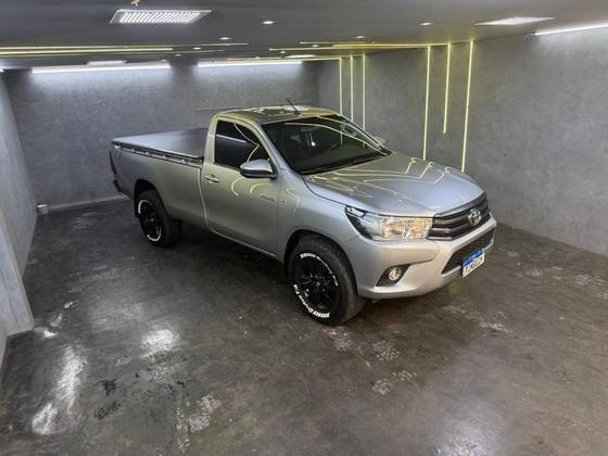 TOYOTA HILUX 2.8 D-4D TURBO DIESEL CS 4X4 MANUAL